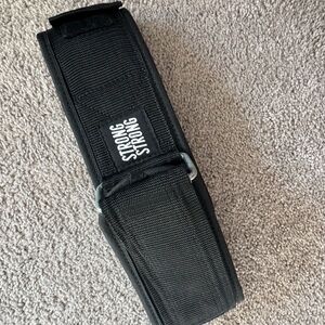 Strong Strong Black Weightlifting Belt